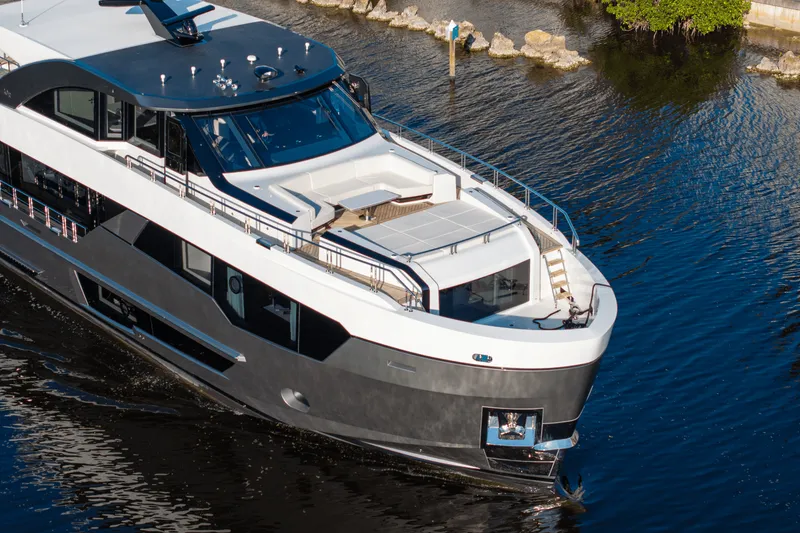 Slide: The Image of Ocean Alexander 30R 2025 - 106