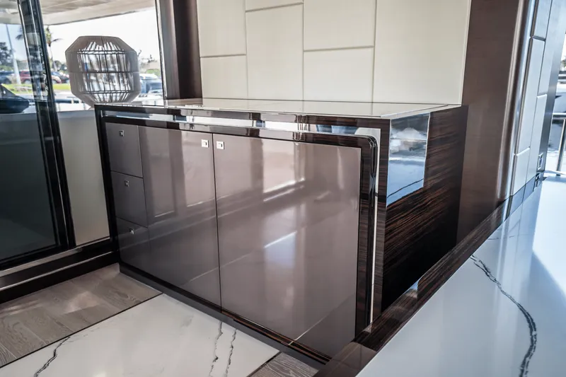 Slide: The Image of Ocean Alexander 30R 2025 - 11