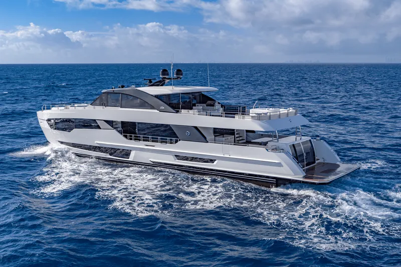 Slide: The Image of Ocean Alexander 30R 2025 - 111