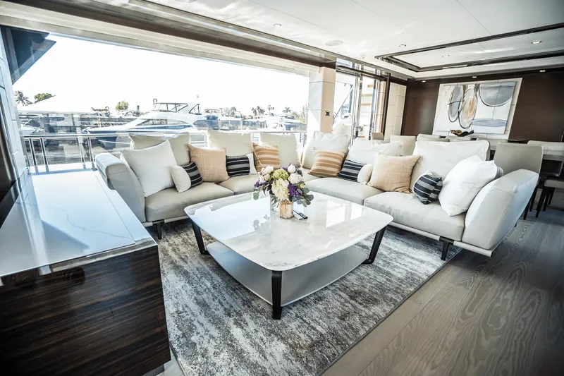 Slide: The Image of Ocean Alexander 30R 2025 - 12