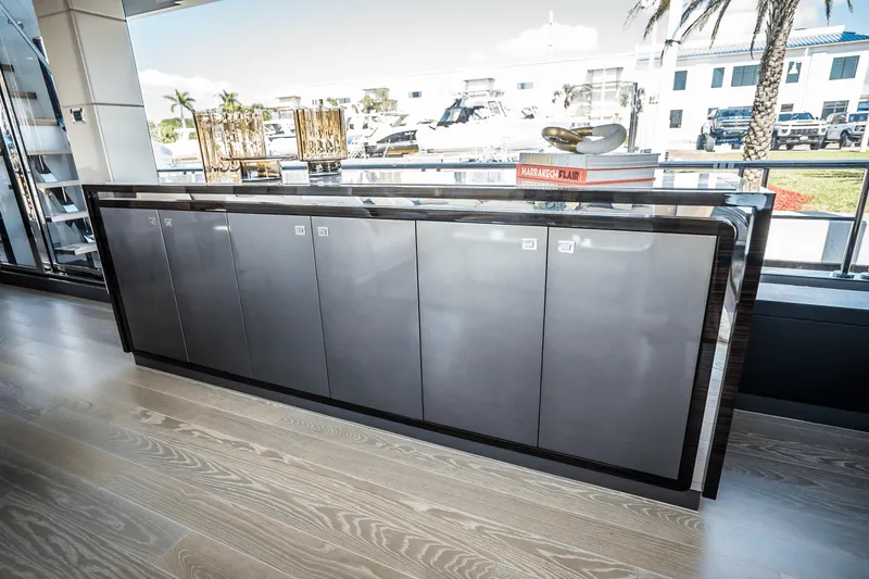 Slide: The Image of Ocean Alexander 30R 2025 - 13