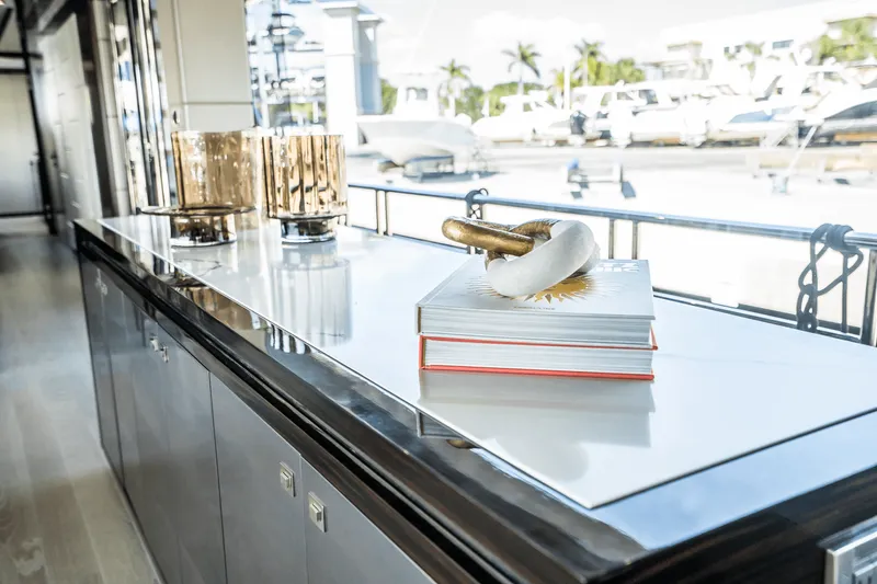 Slide: The Image of Ocean Alexander 30R 2025 - 14