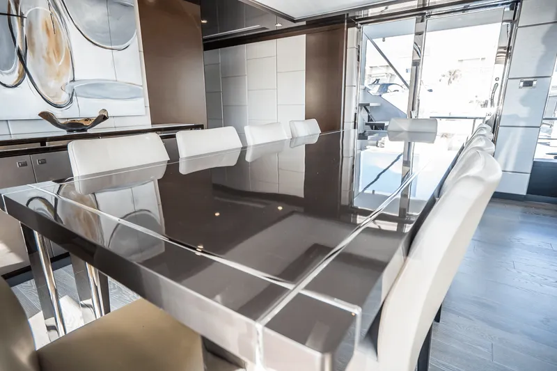 Slide: The Image of Ocean Alexander 30R 2025 - 17