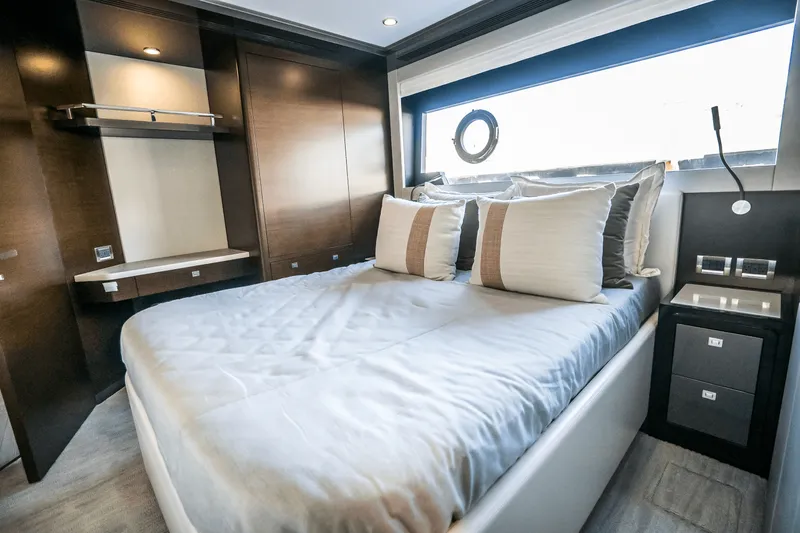 Slide: The Image of Ocean Alexander 30R 2025 - 21