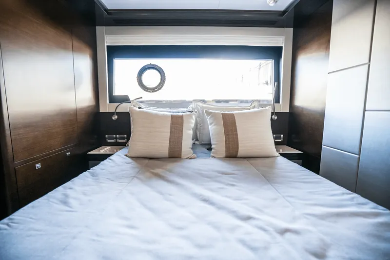 Slide: The Image of Ocean Alexander 30R 2025 - 22