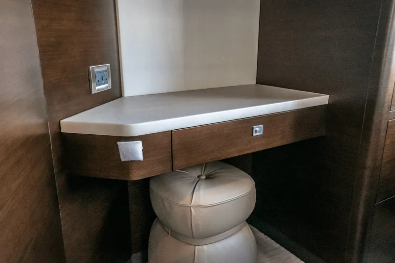 Slide: The Image of Ocean Alexander 30R 2025 - 23