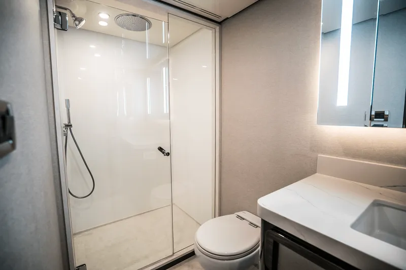 Slide: The Image of Ocean Alexander 30R 2025 - 24