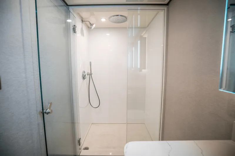 Slide: The Image of Ocean Alexander 30R 2025 - 27