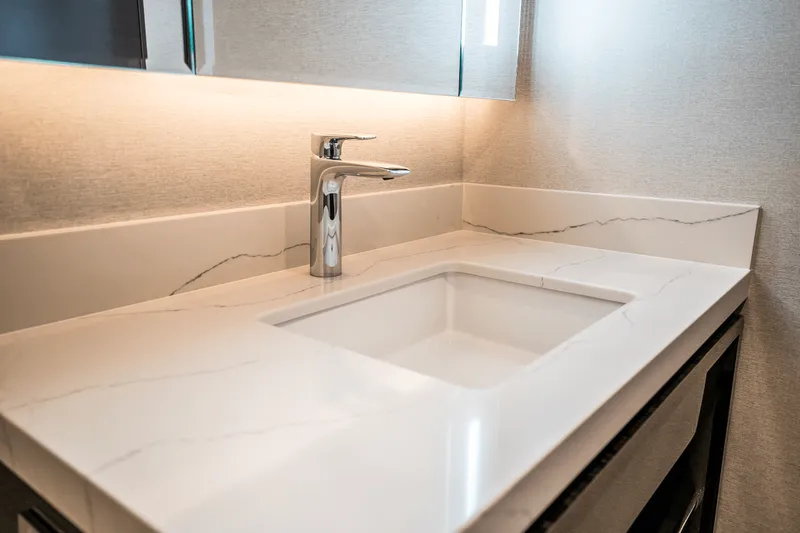 Slide: The Image of Ocean Alexander 30R 2025 - 28