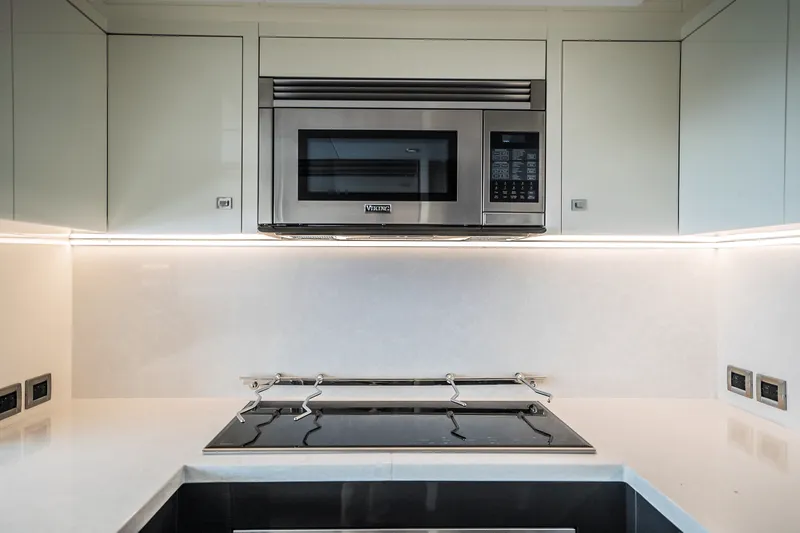 Slide: The Image of Ocean Alexander 30R 2025 - 32