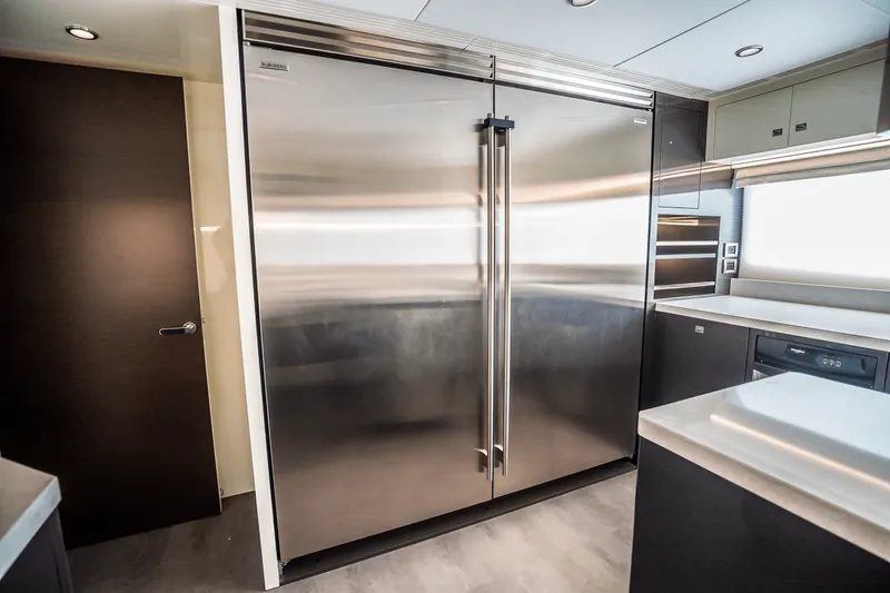 Slide: The Image of Ocean Alexander 30R 2025 - 33