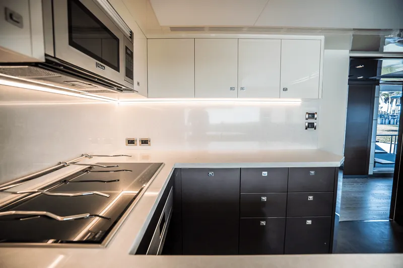 Slide: The Image of Ocean Alexander 30R 2025 - 36