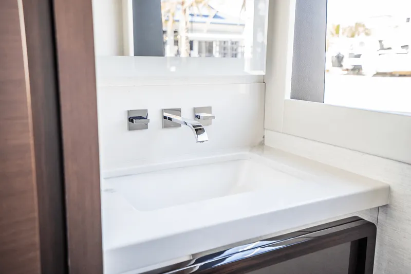 Slide: The Image of Ocean Alexander 30R 2025 - 37