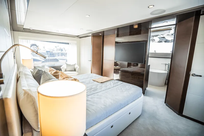 Slide: The Image of Ocean Alexander 30R 2025 - 38