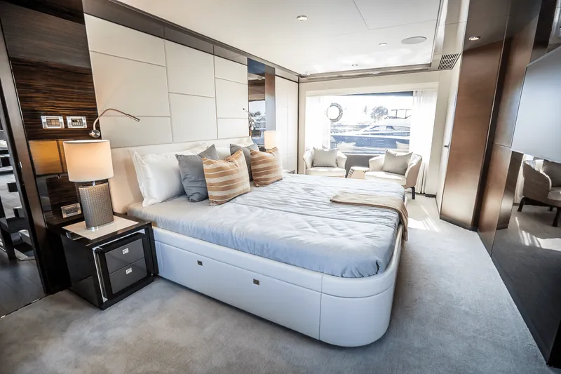 Slide: The Image of Ocean Alexander 30R 2025 - 39