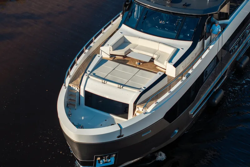 Slide: The Image of Ocean Alexander 30R 2025 - 4