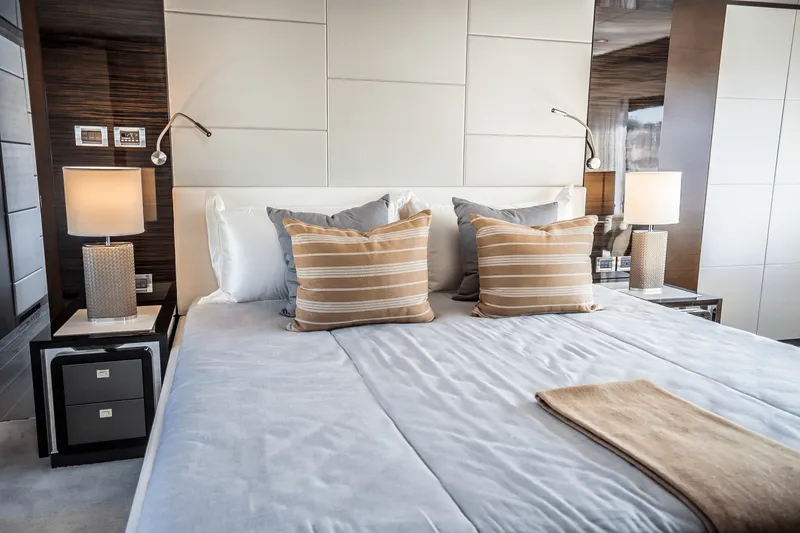 Slide: The Image of Ocean Alexander 30R 2025 - 40