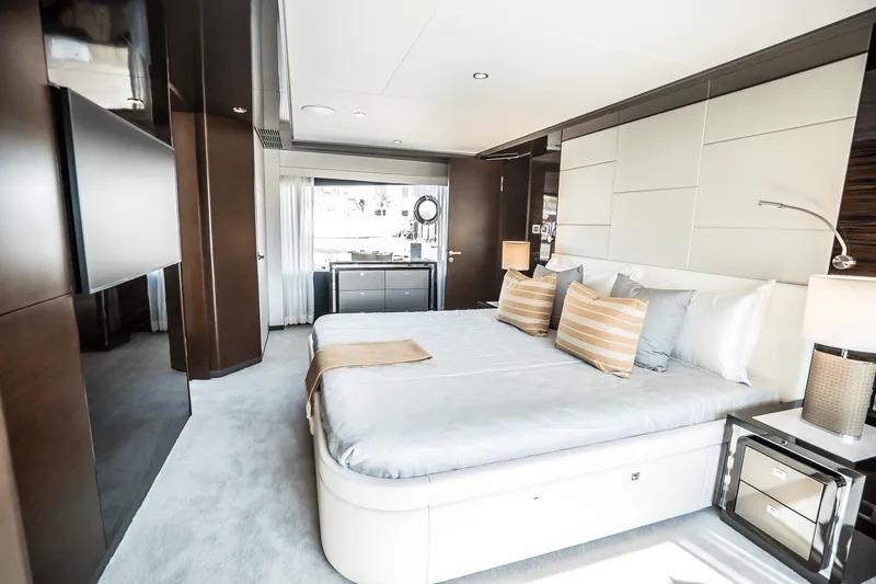 Slide: The Image of Ocean Alexander 30R 2025 - 43