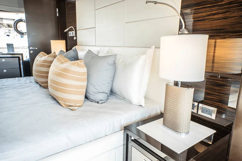 Slide: The Image of Ocean Alexander 30R 2025 - 44