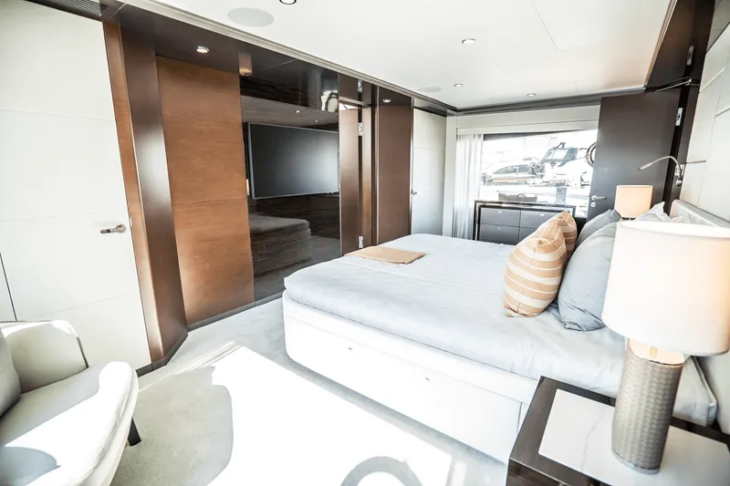 Slide: The Image of Ocean Alexander 30R 2025 - 45