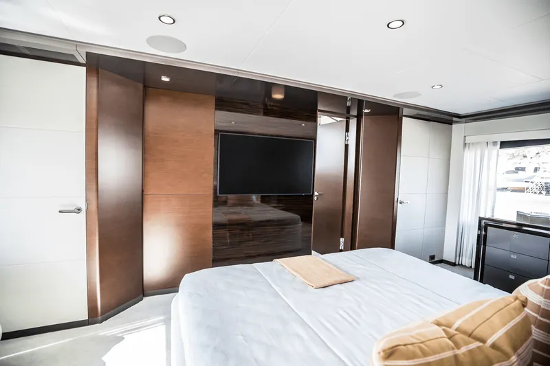 Slide: The Image of Ocean Alexander 30R 2025 - 46