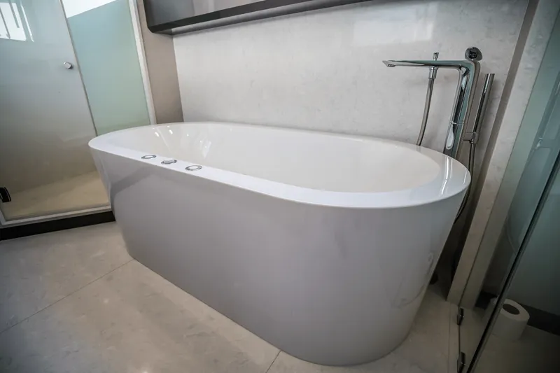 Slide: The Image of Ocean Alexander 30R 2025 - 50