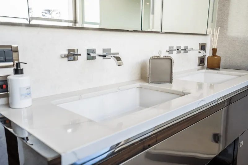 Slide: The Image of Ocean Alexander 30R 2025 - 53