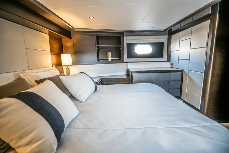 Slide: The Image of Ocean Alexander 30R 2025 - 59