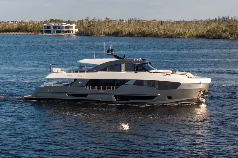 Slide: The Image of Ocean Alexander 30R 2025 - 6