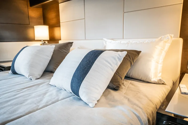 Slide: The Image of Ocean Alexander 30R 2025 - 61