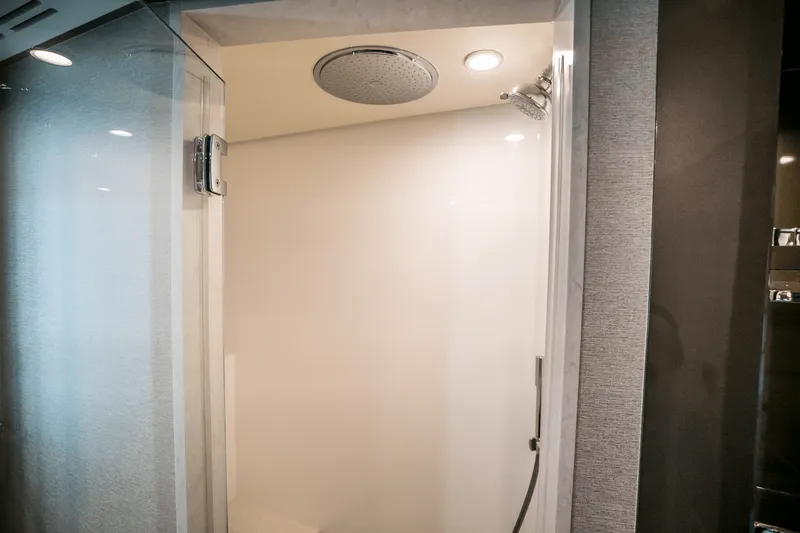 Slide: The Image of Ocean Alexander 30R 2025 - 65