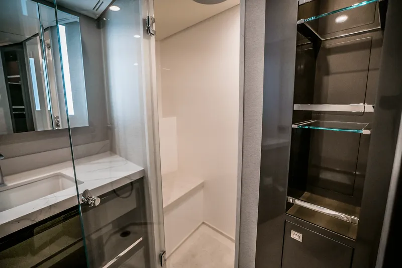 Slide: The Image of Ocean Alexander 30R 2025 - 66