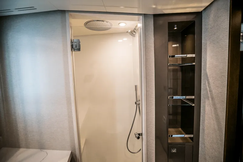 Slide: The Image of Ocean Alexander 30R 2025 - 67