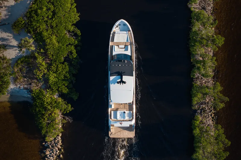 Slide: The Image of Ocean Alexander 30R 2025 - 7