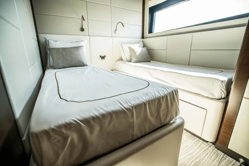 Slide: The Image of Ocean Alexander 30R 2025 - 71