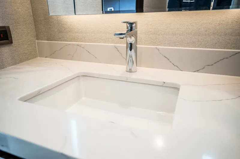 Slide: The Image of Ocean Alexander 30R 2025 - 74