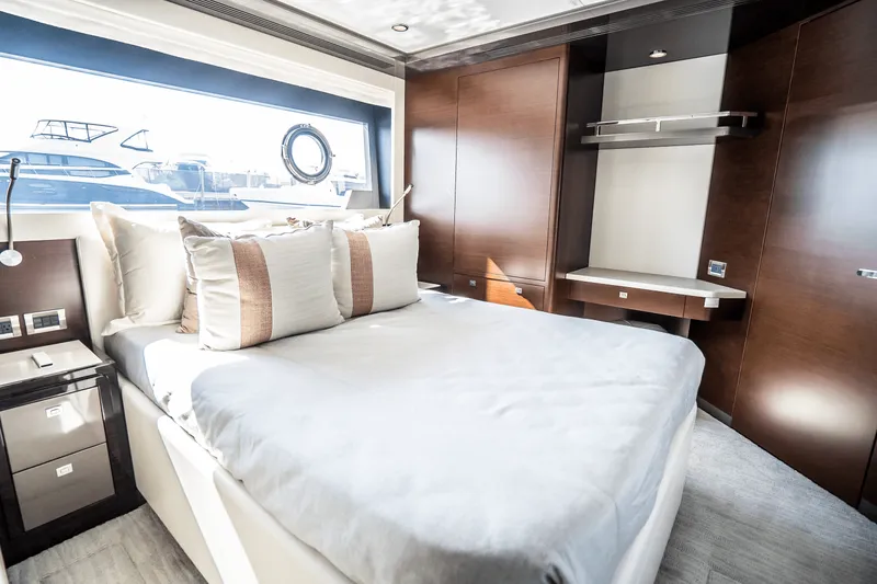 Slide: The Image of Ocean Alexander 30R 2025 - 81