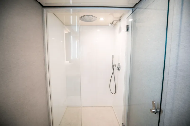 Slide: The Image of Ocean Alexander 30R 2025 - 84