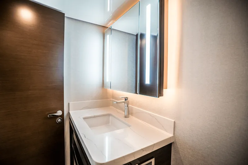 Slide: The Image of Ocean Alexander 30R 2025 - 86