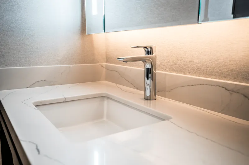 Slide: The Image of Ocean Alexander 30R 2025 - 88