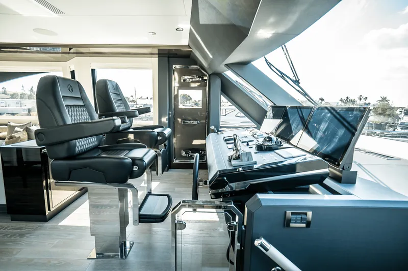 Slide: The Image of Ocean Alexander 30R 2025 - 90