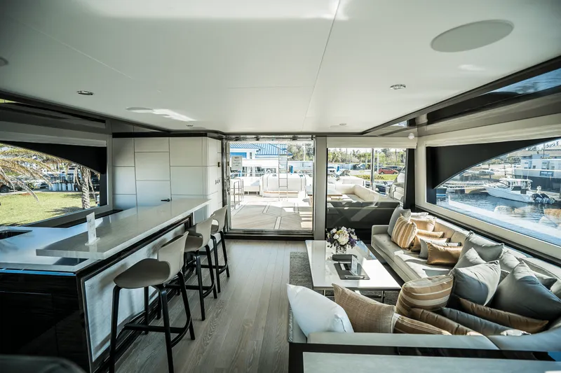 Slide: The Image of Ocean Alexander 30R 2025 - 92