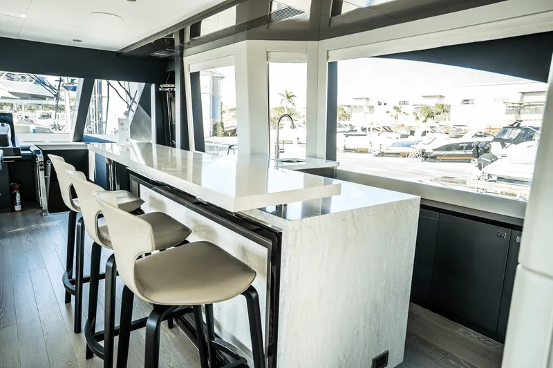 Slide: The Image of Ocean Alexander 30R 2025 - 94