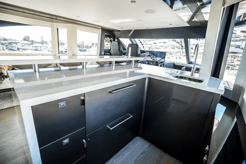 Slide: The Image of Ocean Alexander 30R 2025 - 95