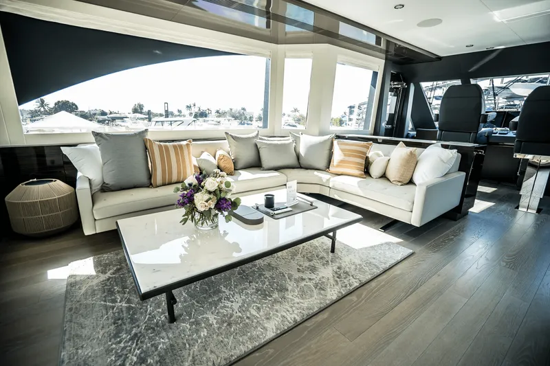 Slide: The Image of Ocean Alexander 30R 2025 - 96