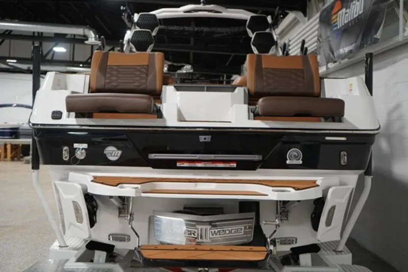Slide: The Image of Malibu Boats 26 LSV 2026 - 16
