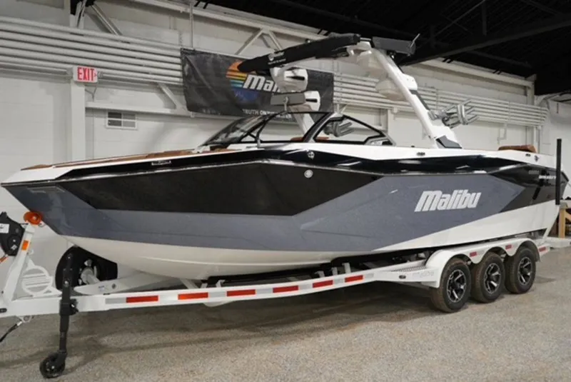 Slide: The Image of Malibu Boats 26 LSV 2026 - 5