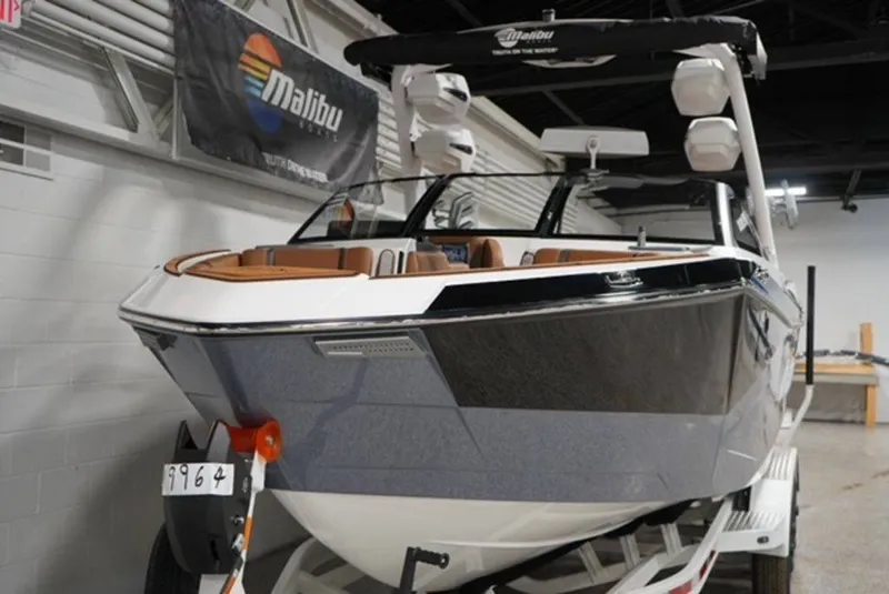 Slide: The Image of Malibu Boats 26 LSV 2026 - 7