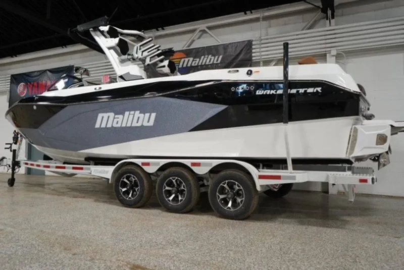 Slide: The Image of Malibu Boats 26 LSV 2026 - 6