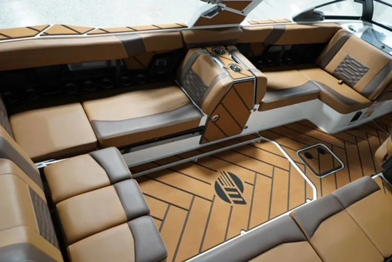 Slide: The Image of Malibu Boats 26 LSV 2026 - 23